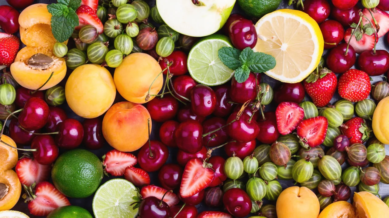 Attenzione se mangi troppa frutta: ecco le conseguenze nascoste per il tuo corpo