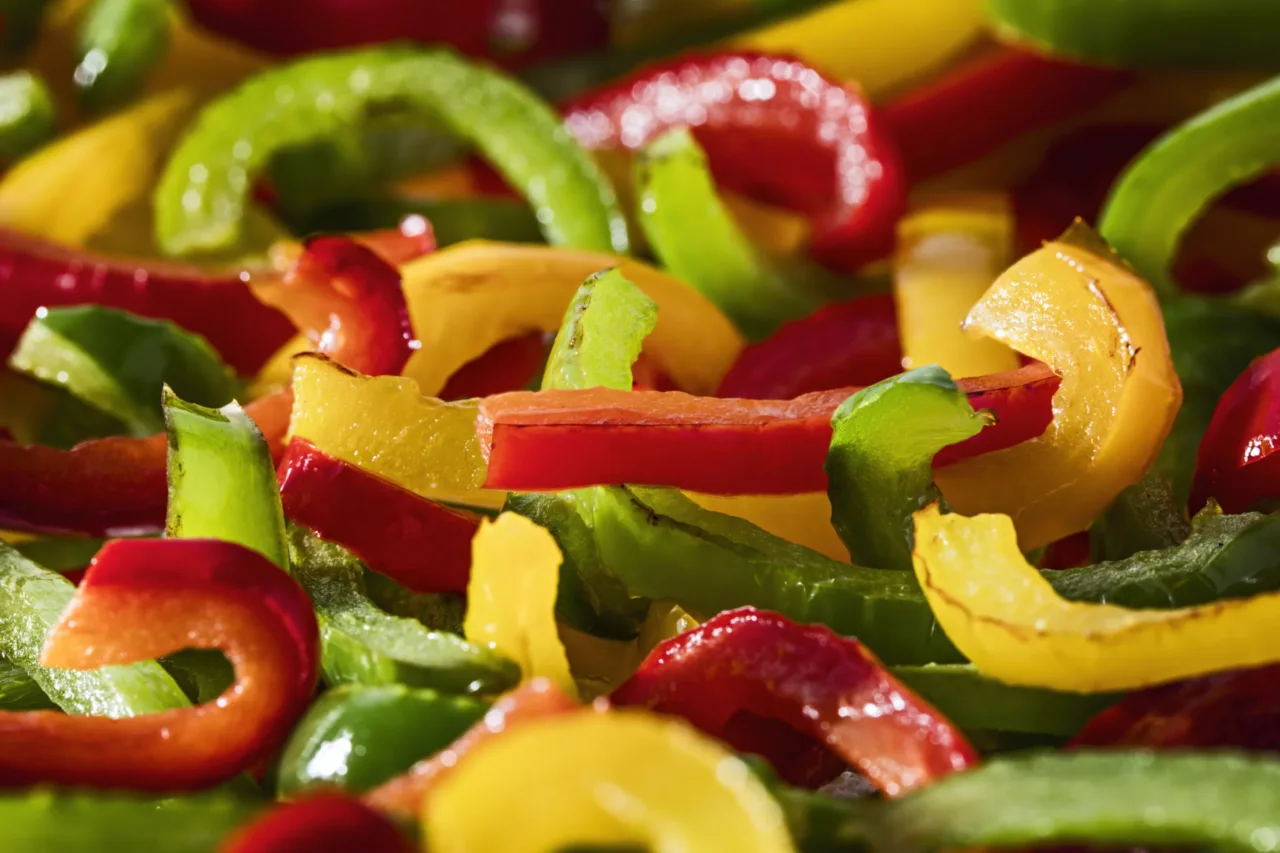Non comprare i peperoni fuori stagione: ecco quando sono più dolci, digeribili e ricchi di vitamine
