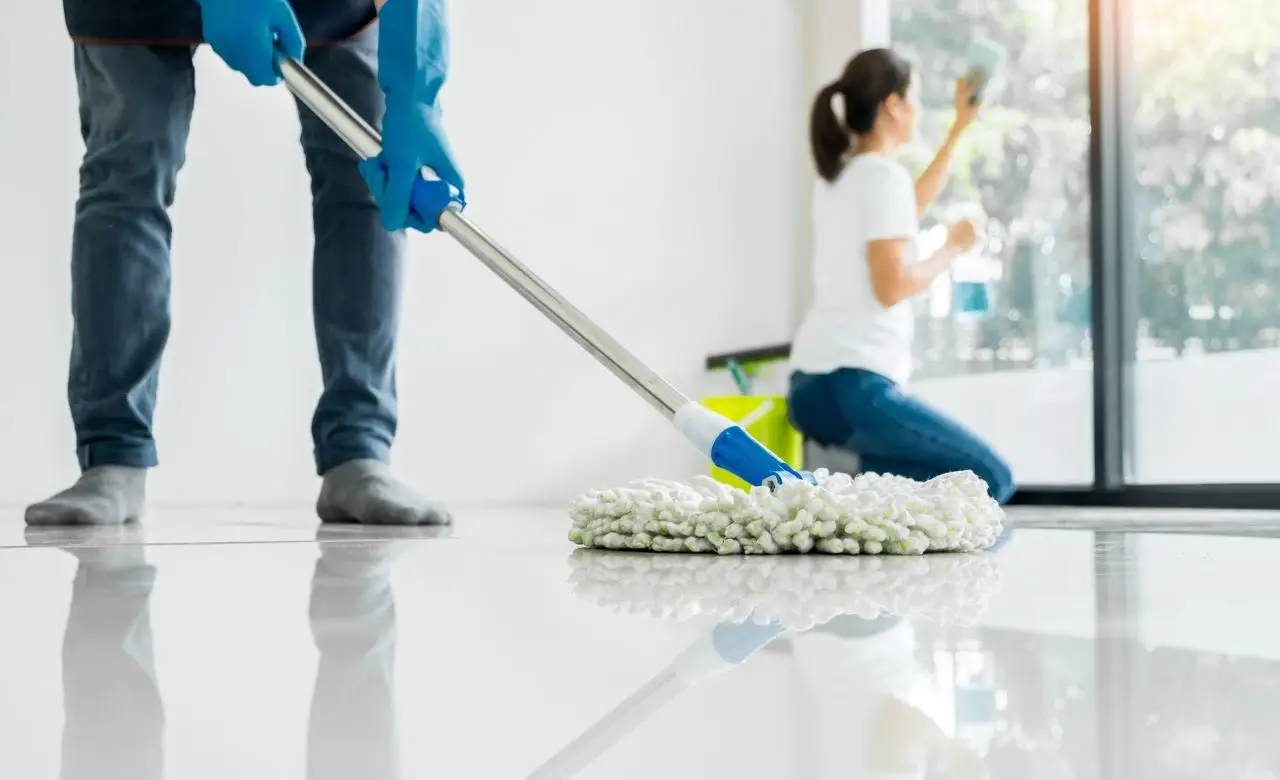 Entri in una casa nuova? Ecco l’errore che fanno tutti durante la prima pulizia e cosa serve davvero